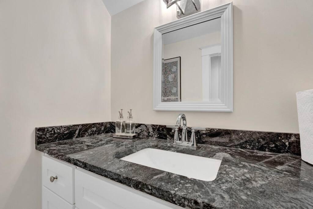 The Victorian - Elegant 3Br Home Near Overton Мемфіс Екстер'єр фото